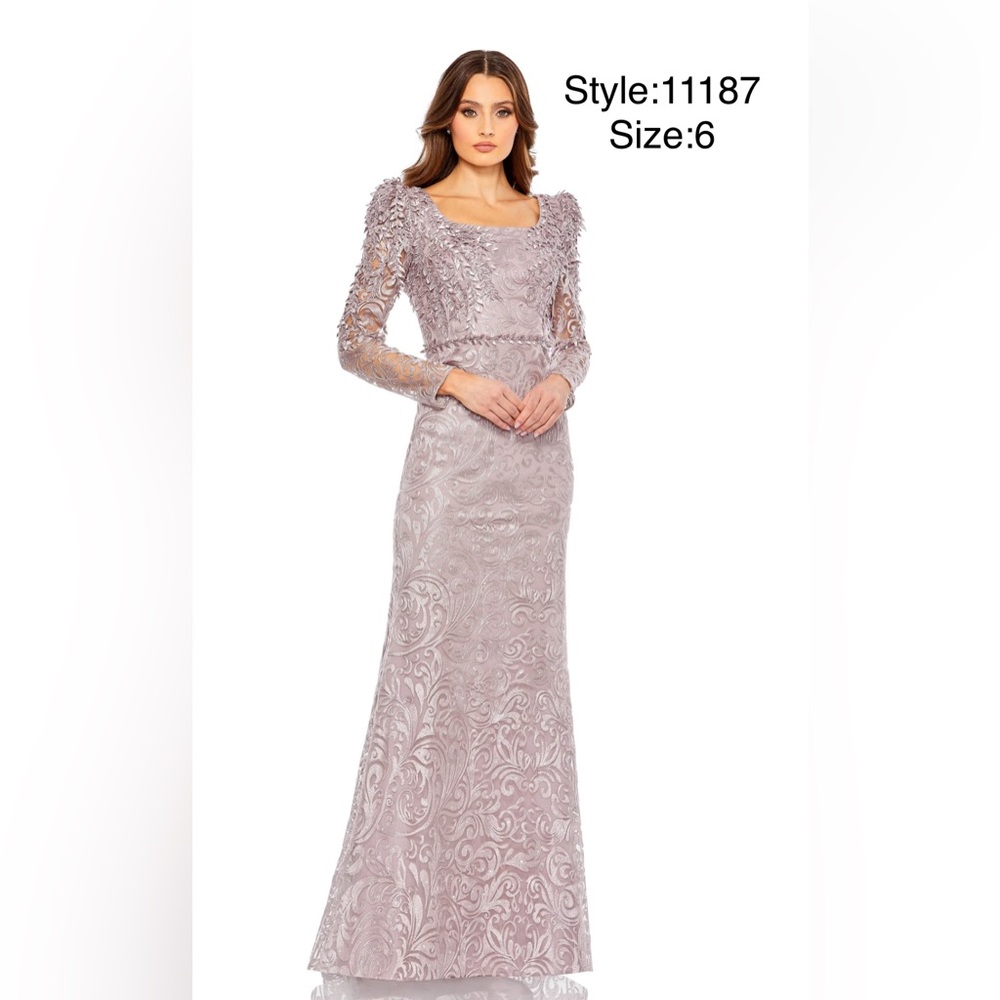 Embroidered appliqué shoulder trumpet gown in mauve colour